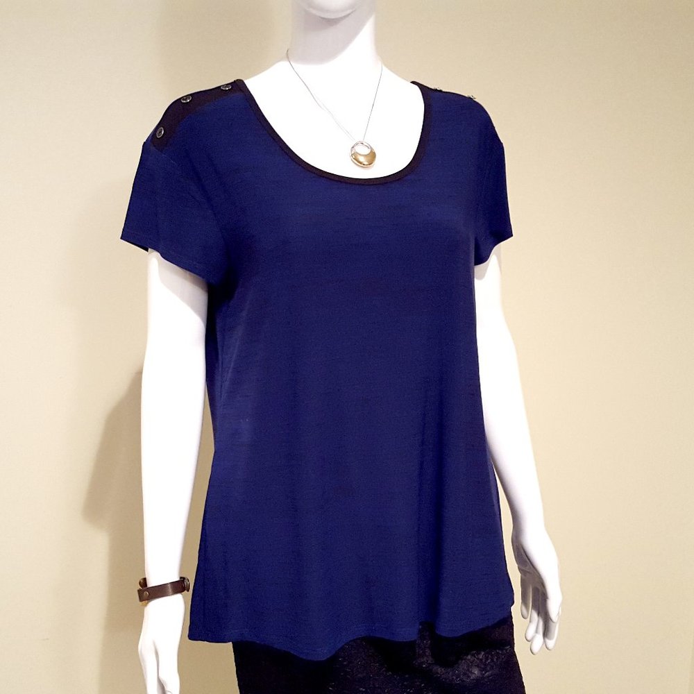 Susan Lawrence Blue Short Sleeve Top Size XL Black Button Shoulder Trim Blouse